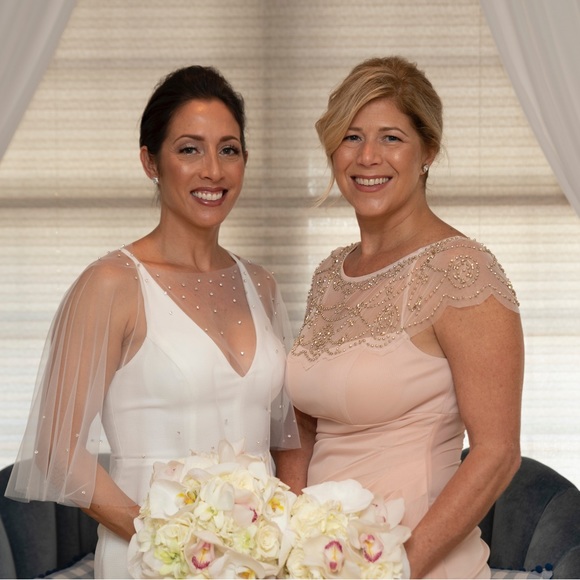 Bridal cape with Swarovski crystals - Picture 3 of 15